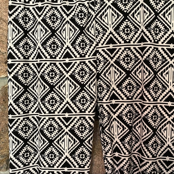 New condition black and white tribal design leggings - Picture 2 of 4